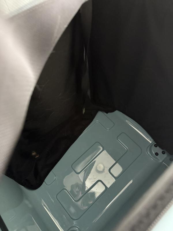 Side cover to close in the mesh side, just needs a towel for padding, two hooks for collars