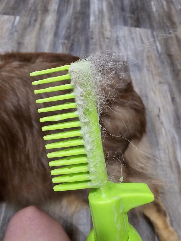 The comb does not collect much hair.