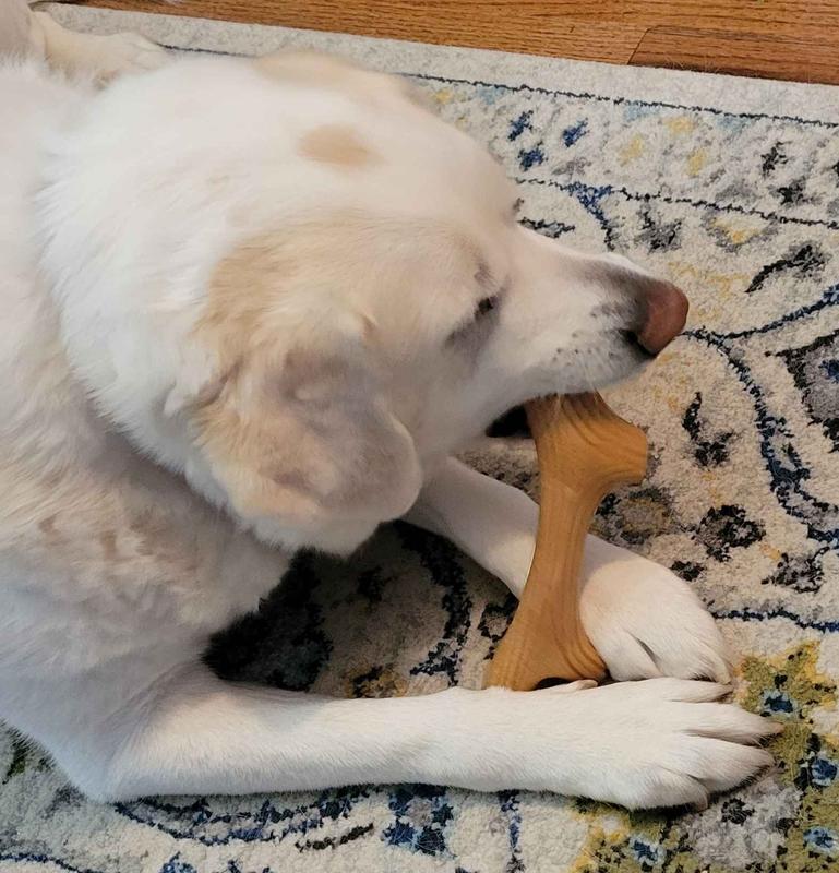 Easy grip and good sized prongs for chomping.