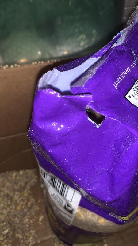 Top of bag looked cut, or seal isnt well secured.