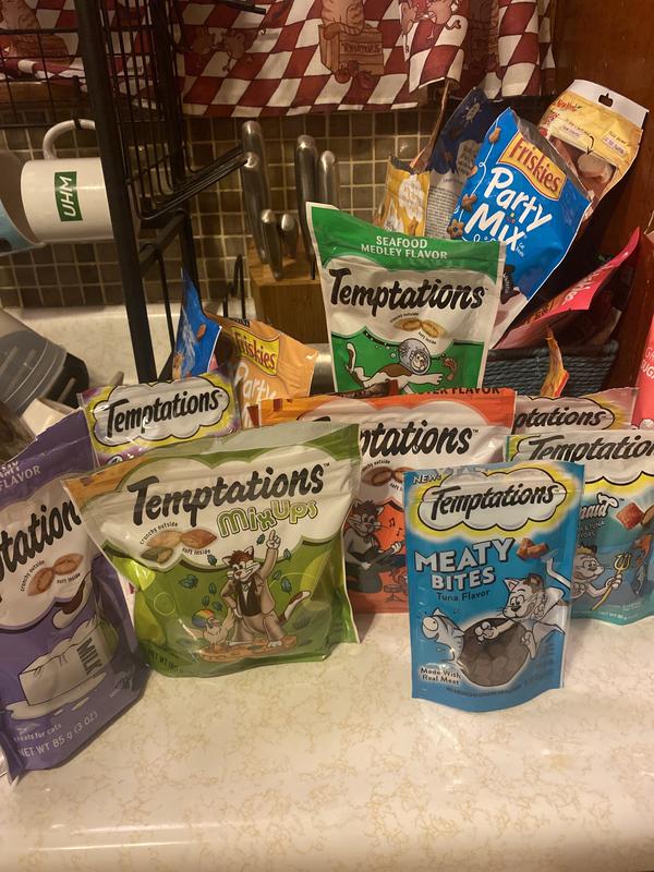 TEMPTATIONS MixUps Purricorn Chicken Dairy & Shrimp Flavors Crunchy & Soft Cat Treats, 3oz bag