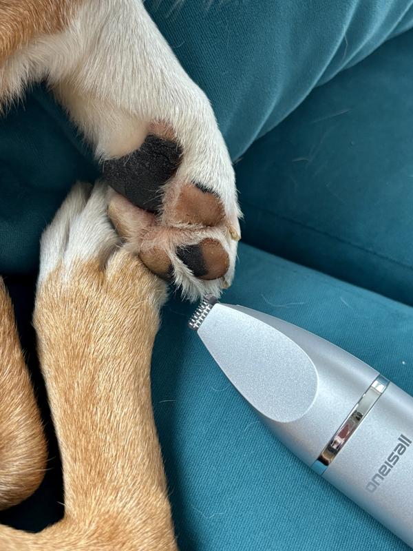 Nice trimmer for hair between the pads