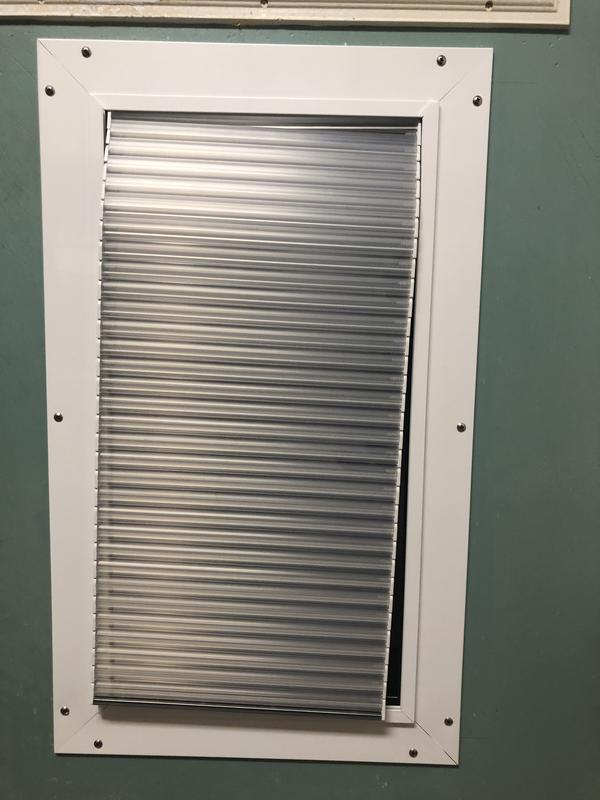 Gap plus top right corner broke