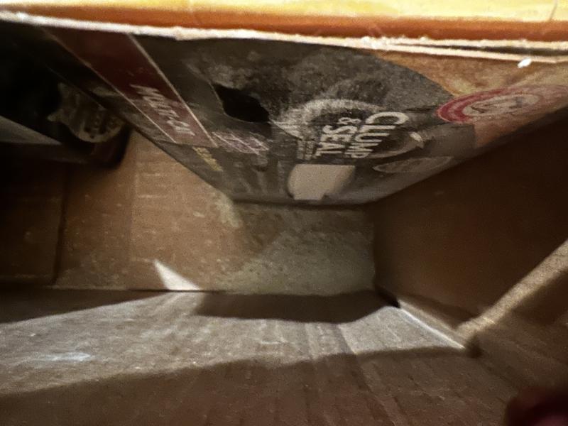 Shows how much litter leaked in the mailing package.