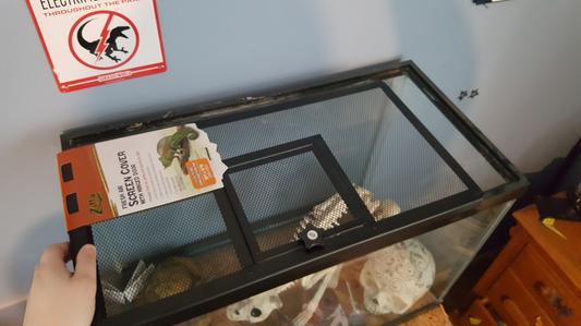 Its on a 20 gallon. This is to show that it doesn't fit.