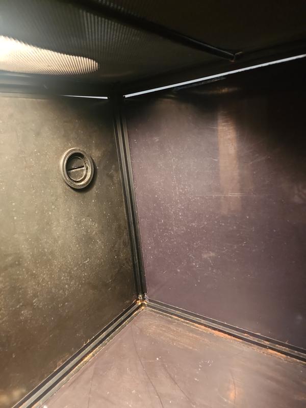 6ft redtail pops the corners apart