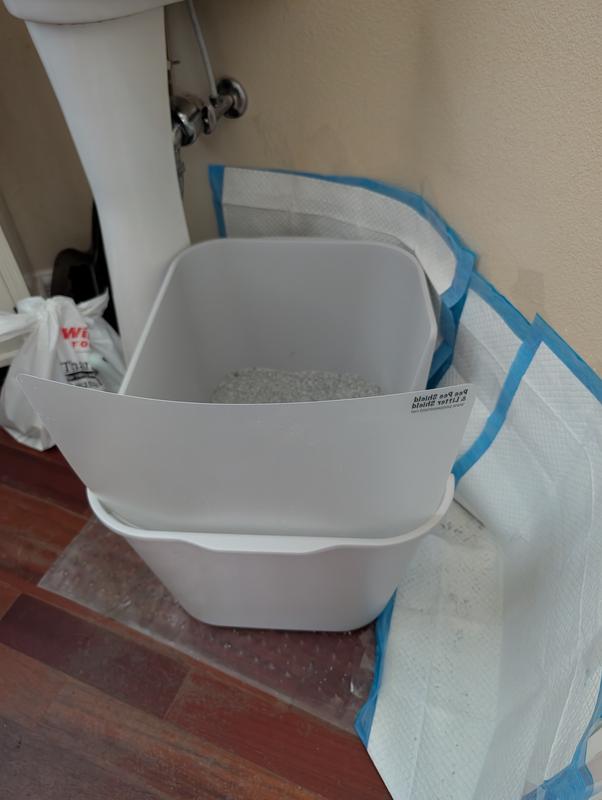 Splash guard cat box