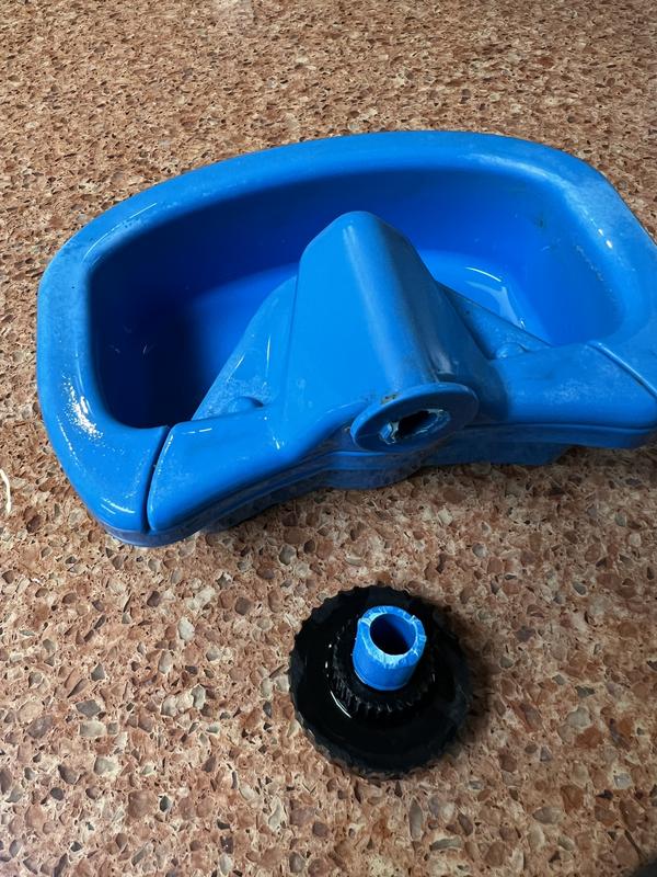 Poor Quality & Design - broke at point connecting to bucket