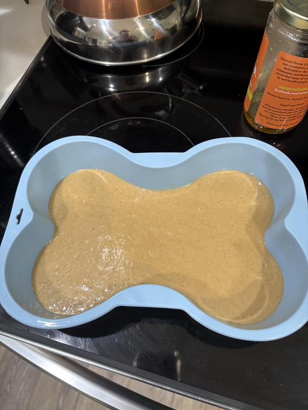 Easy - comes right out of pan.