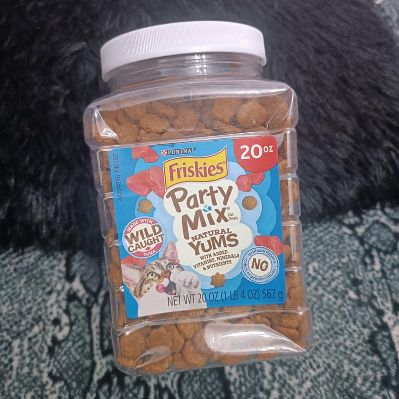 FRISKIES Party Mix Natural Yums with Wild Tuna Flavor Crunchy Cat