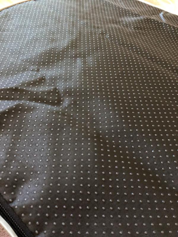 Anti -slip nubbies to keep the bed in place on hard surfaces.