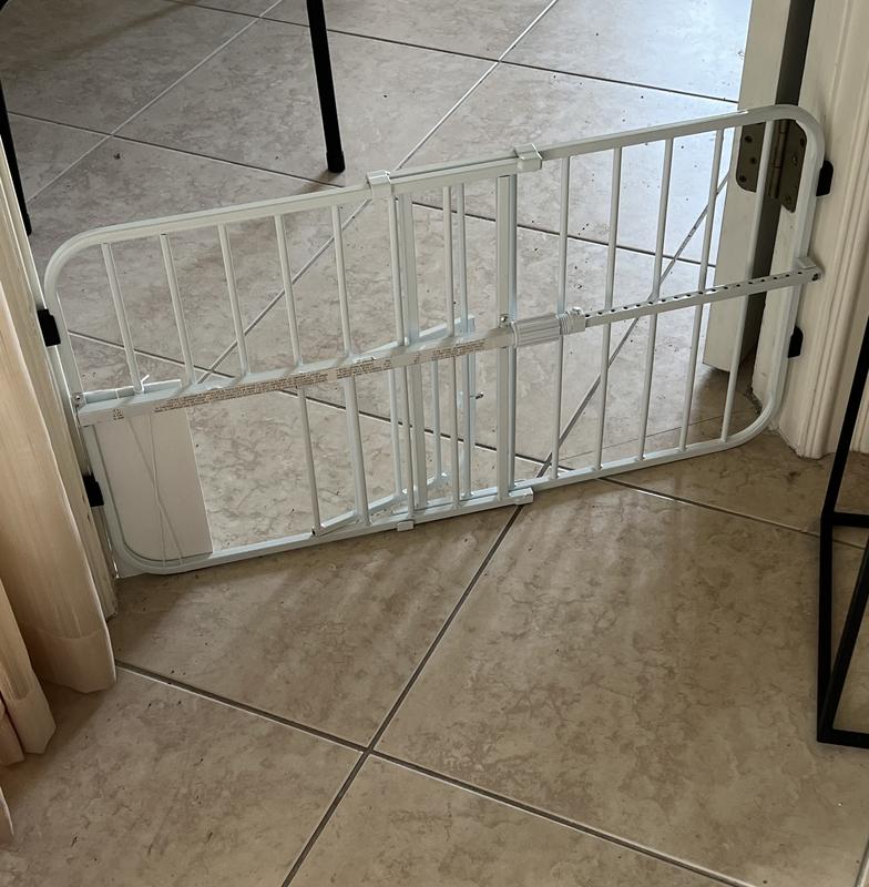 Carlson 23” Plastic Expandable Pet Gate - Derry, NH - Dover, NH - Woofmeow  Family Pet Center