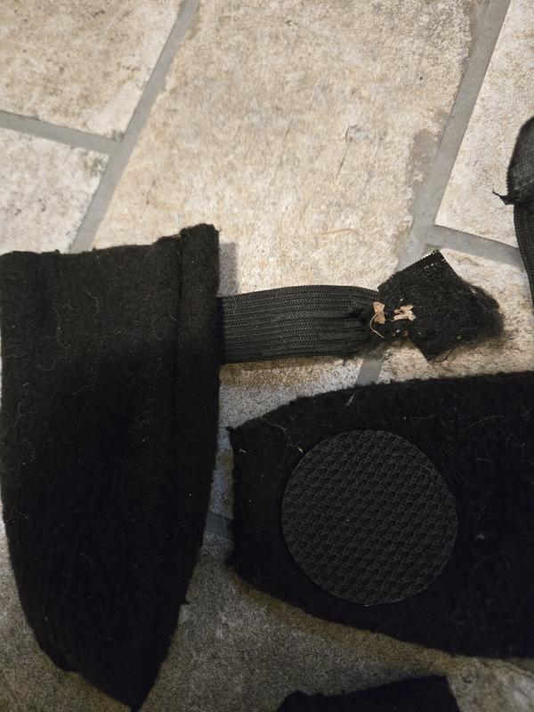 Velcro fell apart and 3 out of 4 pads came off.