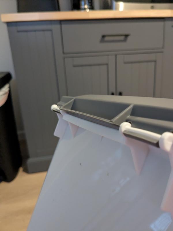 There's really no locking mechanism in the back of the lid to snap it into place.