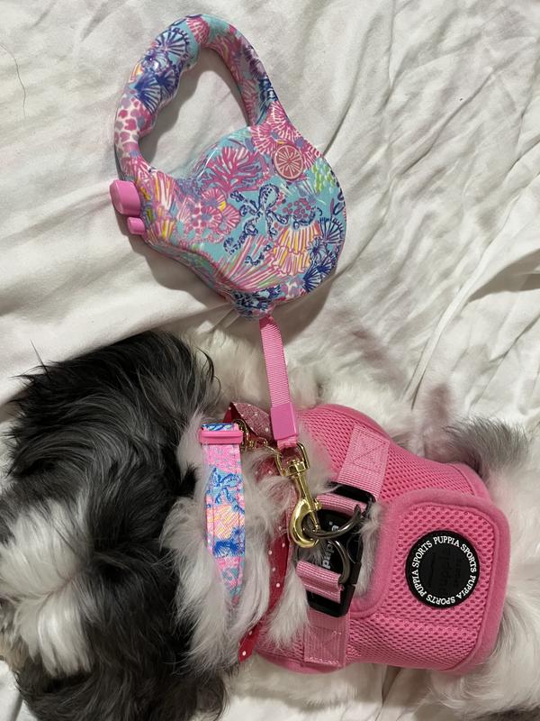 Out of Stock LILLY PULITZER Splendor In The Sand Retractable Dog Leash Light Blue 16 ft Chewy