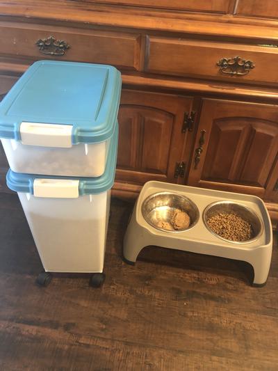 IRIS USA 3-Piece 35 Lbs / 45 Qt WeatherPro Airtight Pet Food Storage  Container Combo with Scoop and Treat Box for Dog Cat and Bird Food, Keep  Pests