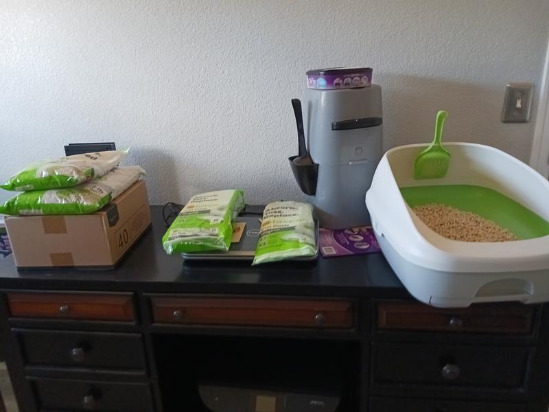 Discontinued Starter Kit Tidy Cats Breeze Cat Litter Box System + 4