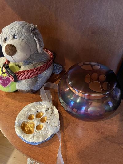 Urn for size comparison