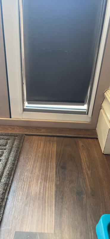 Never seals at the bottom constantly lets in the freezing cold draft