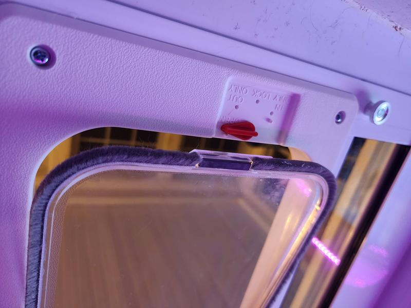 Discontinued IDEAL PET 2328 Sash Window Chubby Kat Cat Door, White