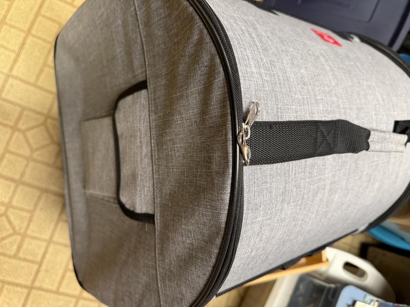 Collapsing, warranty, anchor pegs, padding, easy zip set up and carrying handle.