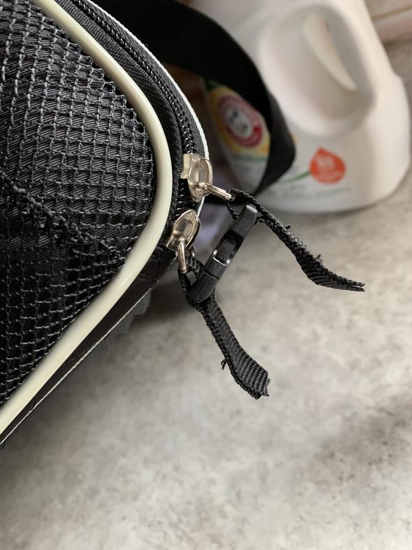 Zippers have buckles so the cat can’t open it from the inside