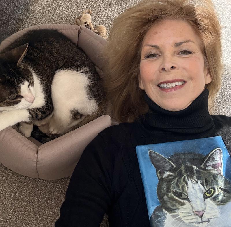 Me, Petúnia, and our new oil painting from our Chewy friends!!!