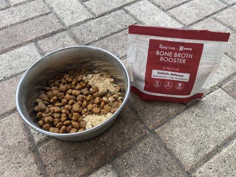 Light powder that dissolves well with water.