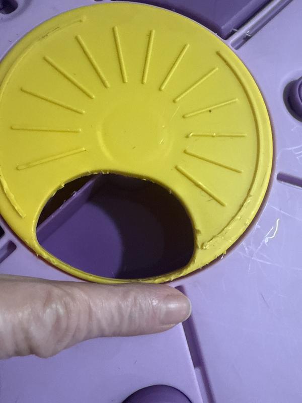 Center hole small and deep