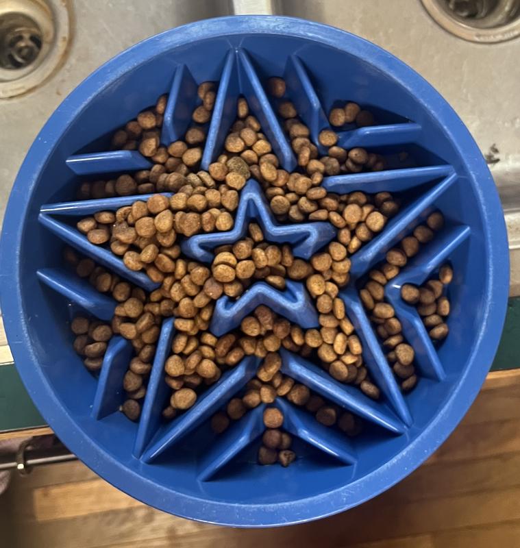 Showing the size of the kibble