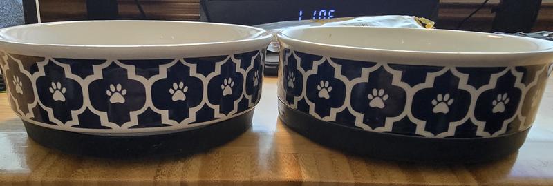New style on left (with tapered base), older style on right.  Same pattern and size.