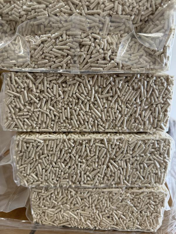 Natural Paw Unscented Kitty Litter Pellets Four Pack