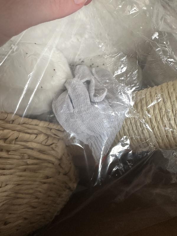 see image with what looks like silica that spilled out