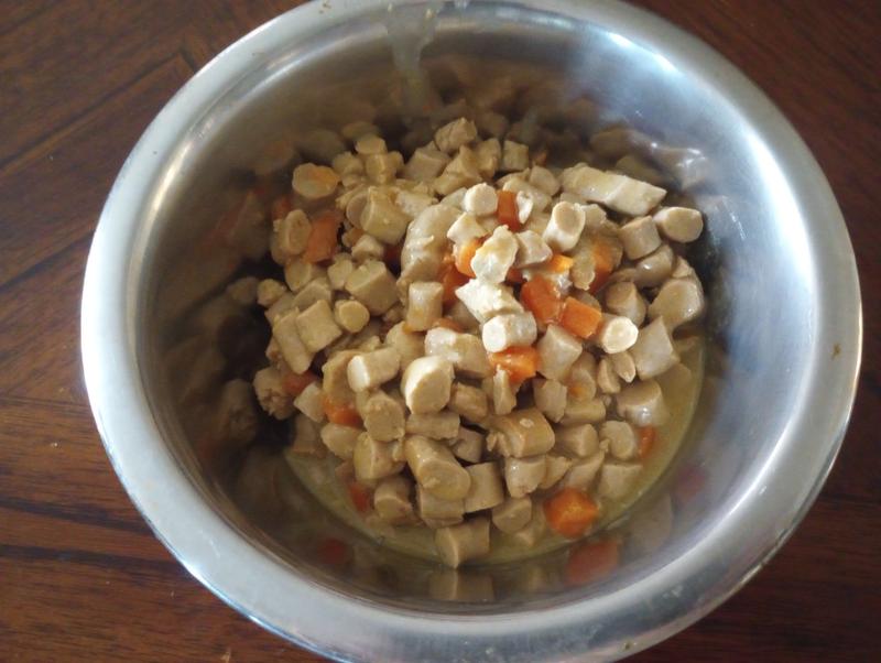 You can see the carrots and the meat looks like real meat.