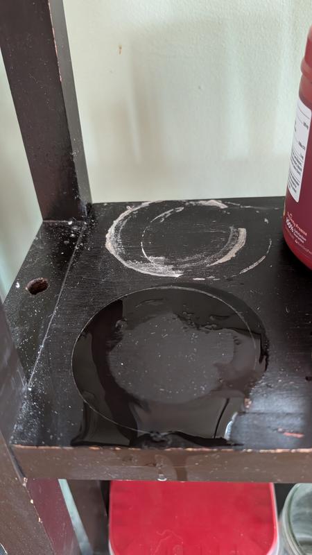 Dry oil rings from product + 6 hour accumulation of oil since part of the shelf was cleaned off