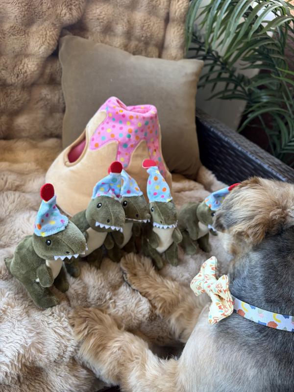 Too cute. A cupcake lava volcano