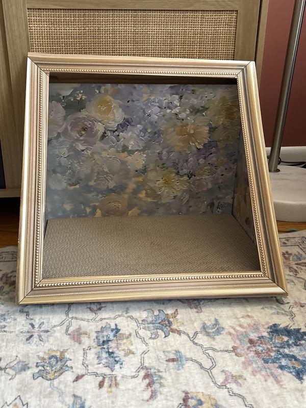 Not even the backdrop is measured to fit properly…