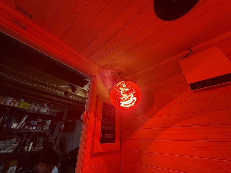 Heat lamp without covers.