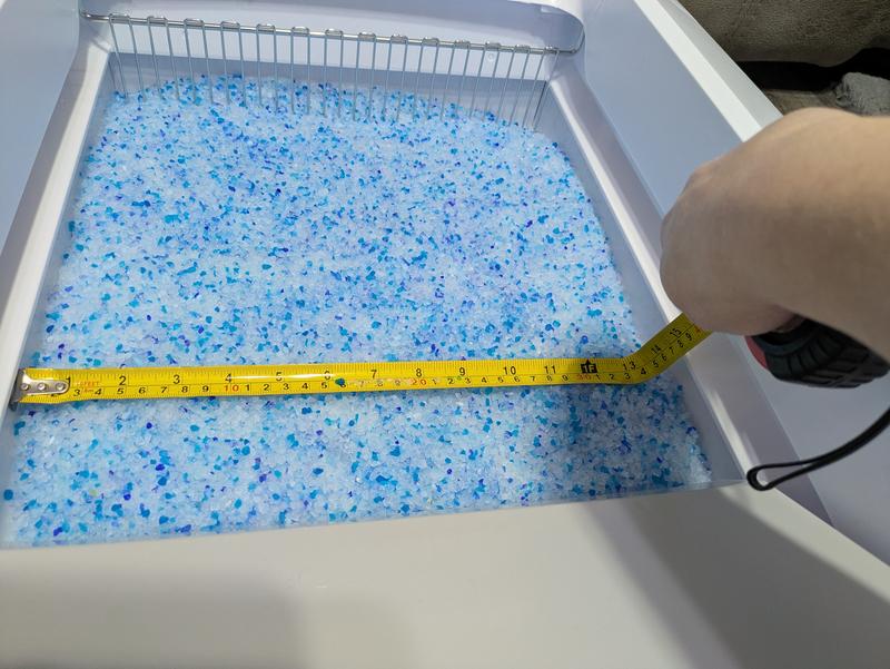 Inside width measurements, small area for cats to utilize.