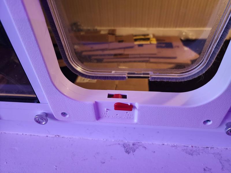 Discontinued IDEAL PET 2328 Sash Window Chubby Kat Cat Door, White