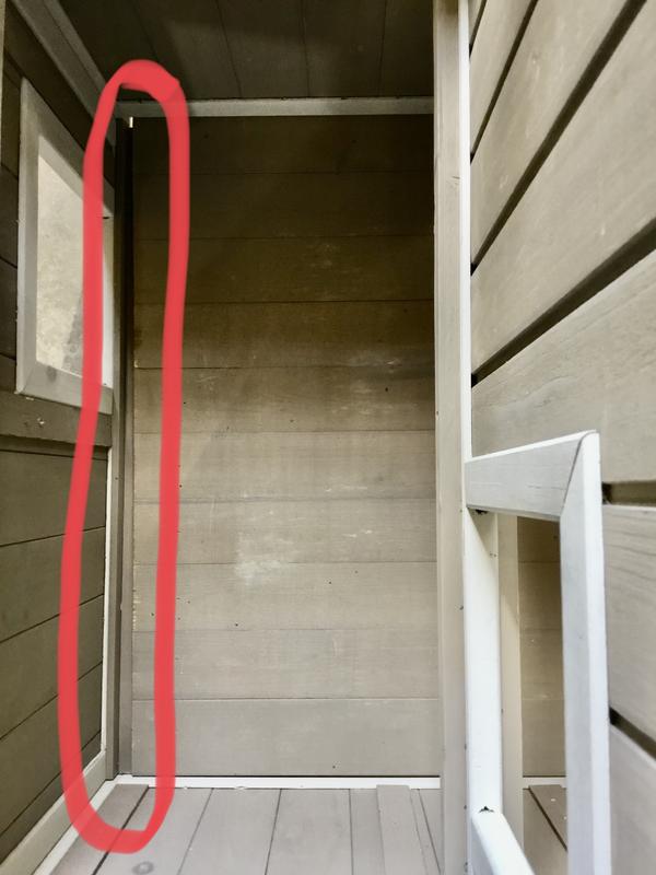 The floor board isn’t cut straight and is too small. There are large gaps!