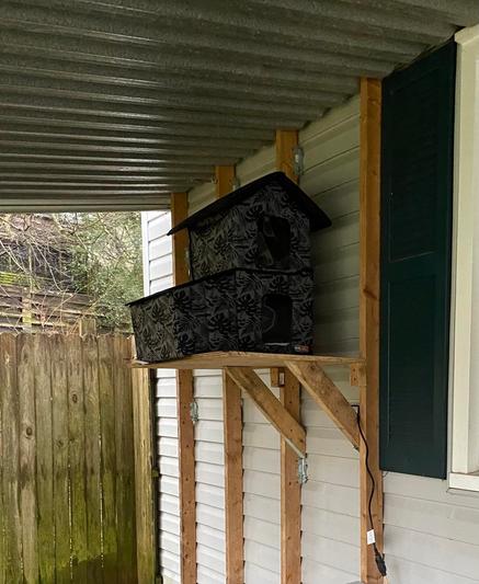 Outdoor heated feral cat house!