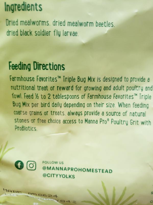 MANNA PRO Farmhouse Favorites Triple Bug Mix Chicken Treats, 2-lb bag ...