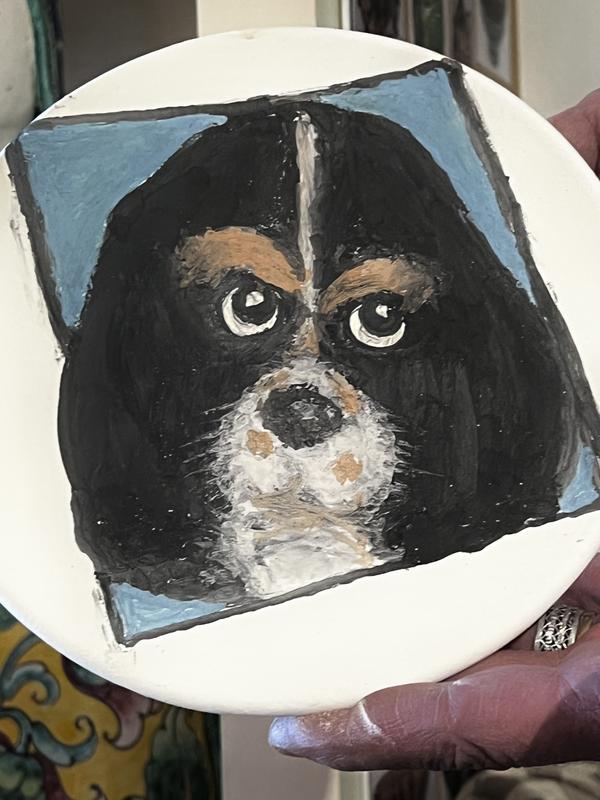 A caricature of Remy on pottery. His expression shows that he’ll take a treat now.