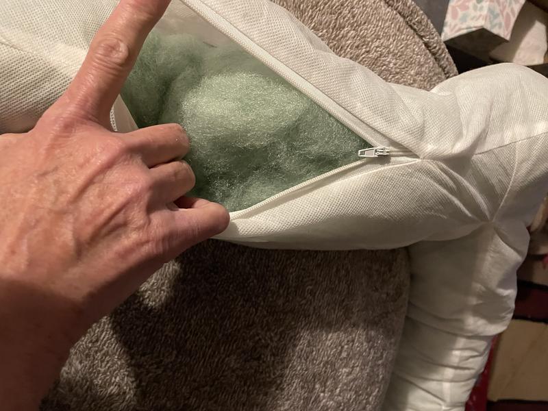 This is what is supposed to the filling. This is my old one, and as I stated, this is the 4th one I have purchased.