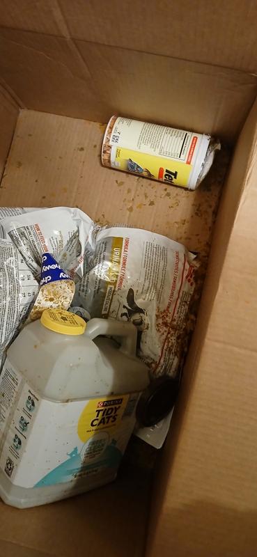 Poor packing and fish food wasted everywhere in box.FedEx strikes again.