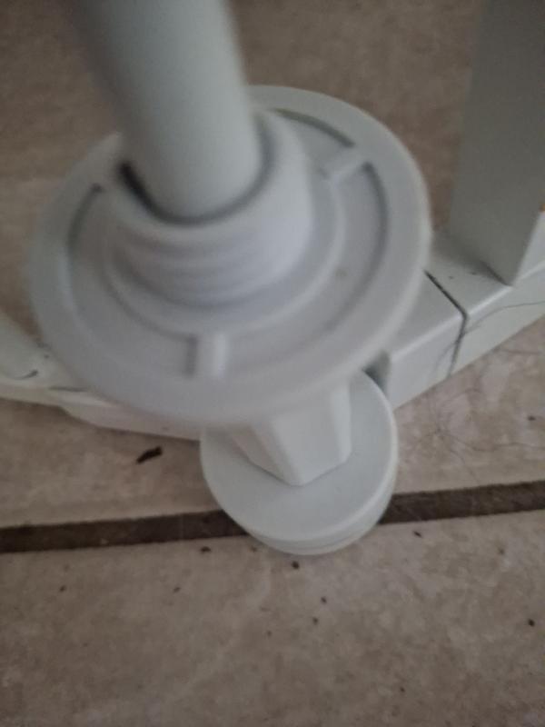 part is to be at top of gate but will not stay in place