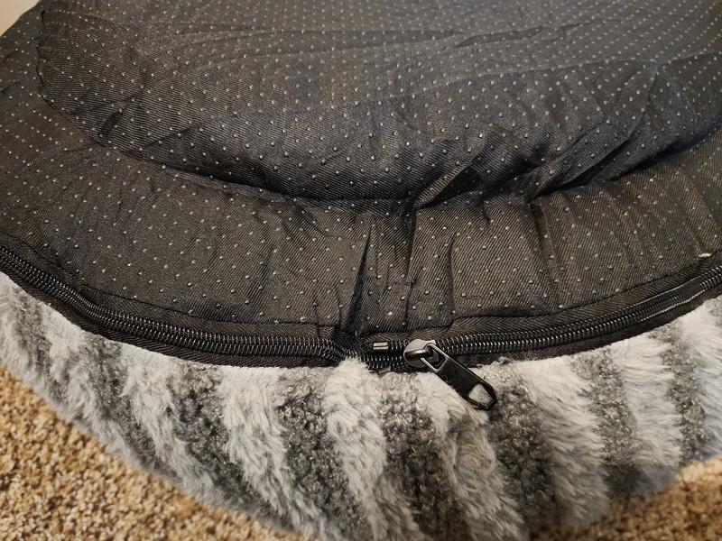 Zipper for the outer ring and the anti-slip bottom