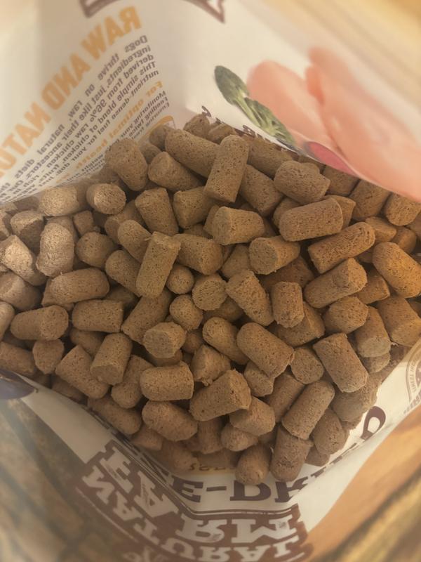 Medium elongated kibbles.