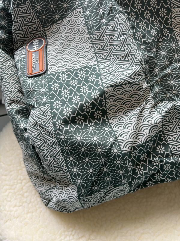 Green, not teal as described